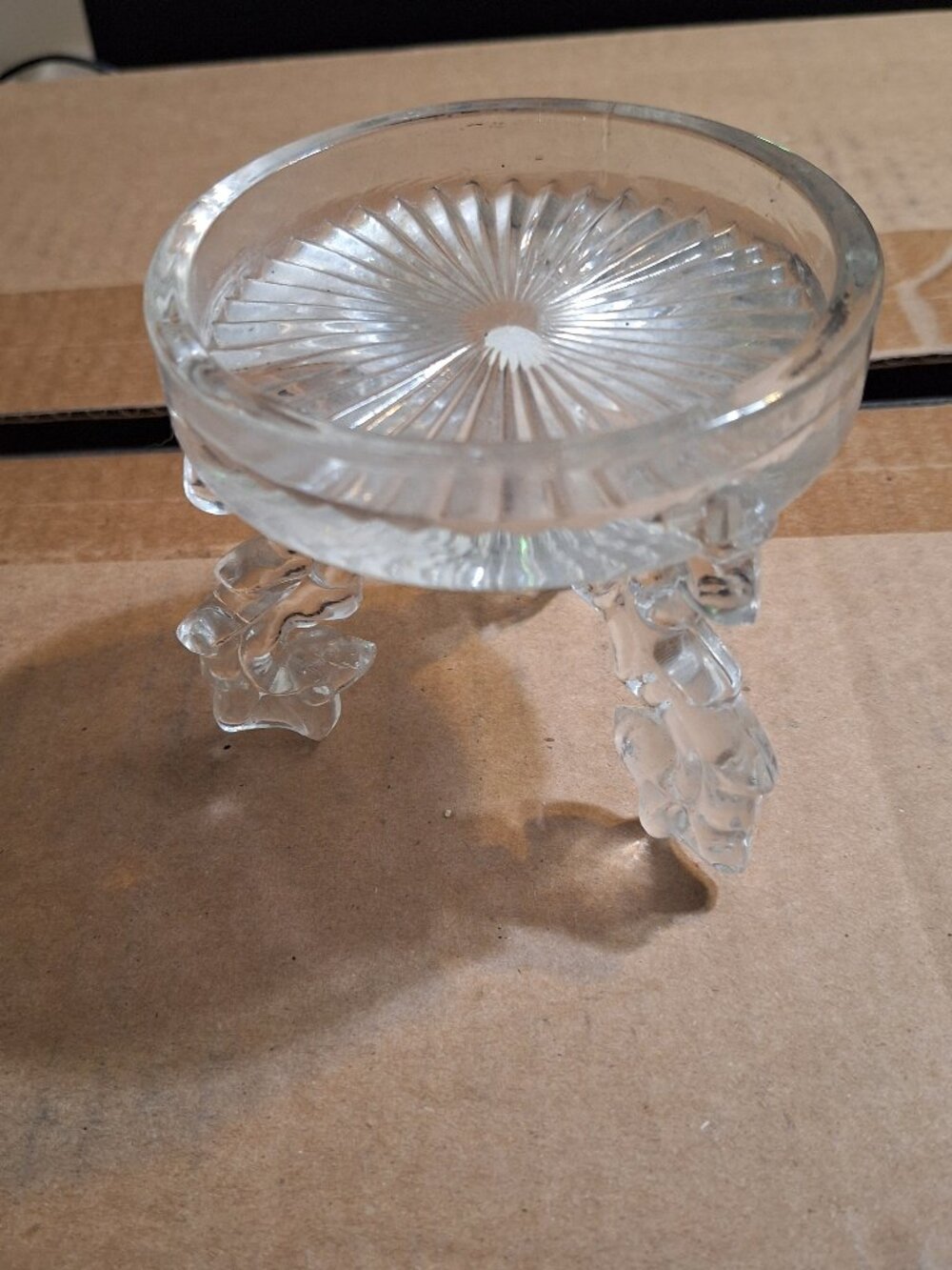 candle holder with 3 legs